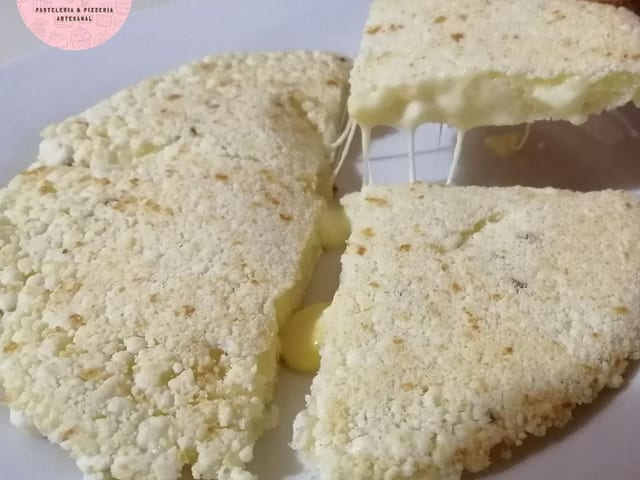 Mbeyú relleno de queso