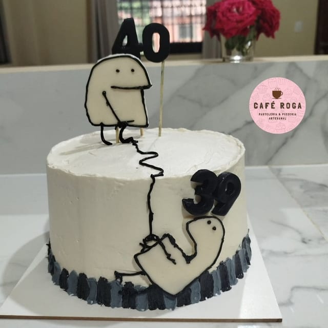 Torta de cumpleaños con diseño humorístico