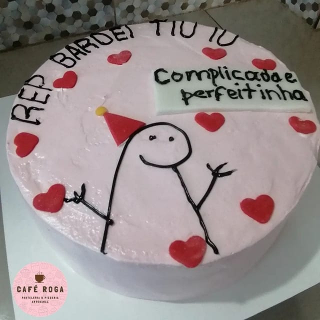 Torta de cumpleaños con diseño humorístico